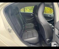 Mercedes-Benz A Class SERVICE HISTORY - 5 SERVICES - 5 MAIN DEALER SERVICES|LOGBOOK|GEARBOX SERVICE - 22