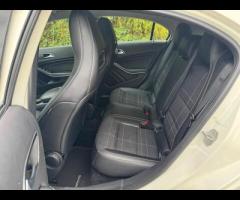 Mercedes-Benz A Class SERVICE HISTORY - 5 SERVICES - 5 MAIN DEALER SERVICES|LOGBOOK|GEARBOX SERVICE - 23