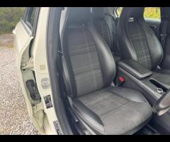 Mercedes-Benz A Class SERVICE HISTORY - 5 SERVICES - 5 MAIN DEALER SERVICES|LOGBOOK|GEARBOX SERVICE - 25