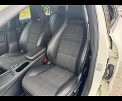 Mercedes-Benz A Class SERVICE HISTORY - 5 SERVICES - 5 MAIN DEALER SERVICES|LOGBOOK|GEARBOX SERVICE - 26