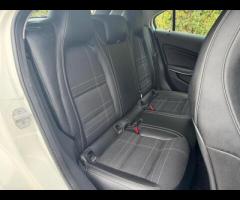 Mercedes-Benz A Class SERVICE HISTORY - 5 SERVICES - 5 MAIN DEALER SERVICES|LOGBOOK|GEARBOX SERVICE - 27