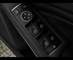 Mercedes-Benz A Class SERVICE HISTORY - 5 SERVICES - 5 MAIN DEALER SERVICES|LOGBOOK|GEARBOX SERVICE - 61