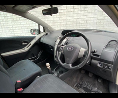 Toyota Yaris 1.3 VVT-i SR 5dr - 4