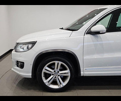 Volkswagen Tiguan 2.0 TDI (150 PS) BLUEMOTION TECH R-LINE 4MOTION 4WD EURO 6 (S/S) 5DR + NAV + PANOR - 40