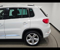 Volkswagen Tiguan 2.0 TDI (150 PS) BLUEMOTION TECH R-LINE 4MOTION 4WD EURO 6 (S/S) 5DR + NAV + PANOR - 42