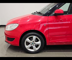 SKODA Fabia 1.2 12V SE (69 PS) EURO 5 5DR HATCHBACK + AIR CON + REVERSING CAMERA + 15 INCH ALLOYS - 29