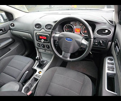 Ford Focus 2.0 Titanium Hatchback 5dr Petrol Manual (170 g/km, 143 bhp) + SONY HIFI + PARKING AID + - 4