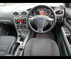 Ford Focus 2.0 Titanium Hatchback 5dr Petrol Manual (170 g/km, 143 bhp) + SONY HIFI + PARKING AID + - 5