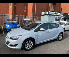 Vauxhall Astra 1.7 CDTi ecoFLEX Design Euro 5 (s/s) 5dr - 33