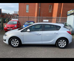 Vauxhall Astra 1.7 CDTi ecoFLEX Design Euro 5 (s/s) 5dr - 35