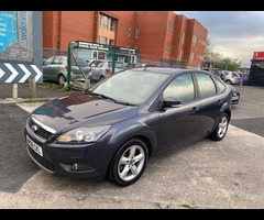 Ford Focus 1.6 Zetec 5dr - 9