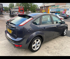 Ford Focus 1.6 Zetec 5dr - 22