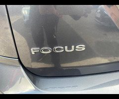 Ford Focus 1.6 Zetec 5dr - 25