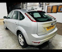 Ford Focus 1.6 Zetec 5dr - 8