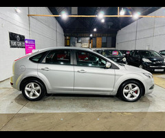 Ford Focus 1.6 Zetec 5dr - 10