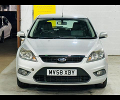 Ford Focus 1.6 Zetec 5dr - 2