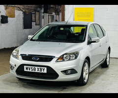 Ford Focus 1.6 Zetec 5dr - 4