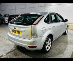 Ford Focus 1.6 Zetec 5dr - 5