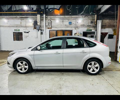 Ford Focus 1.6 Zetec 5dr - 11