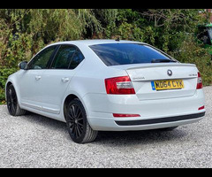 SKODA Octavia 1.6 TDI Black Edition Euro 5 (s/s) 5dr - 8