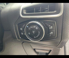 Ford Focus 1.6 Titanium Navigator Powershift Euro 5 5dr - 17