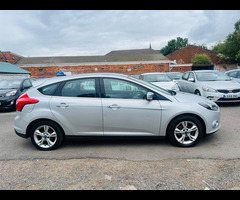 Ford Focus 1.6 Zetec Euro 5 5dr - 3