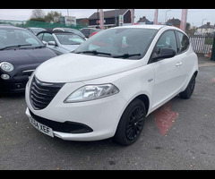 Chrysler Ypsilon 1.2 Ypsilon Silver 5dr - 28